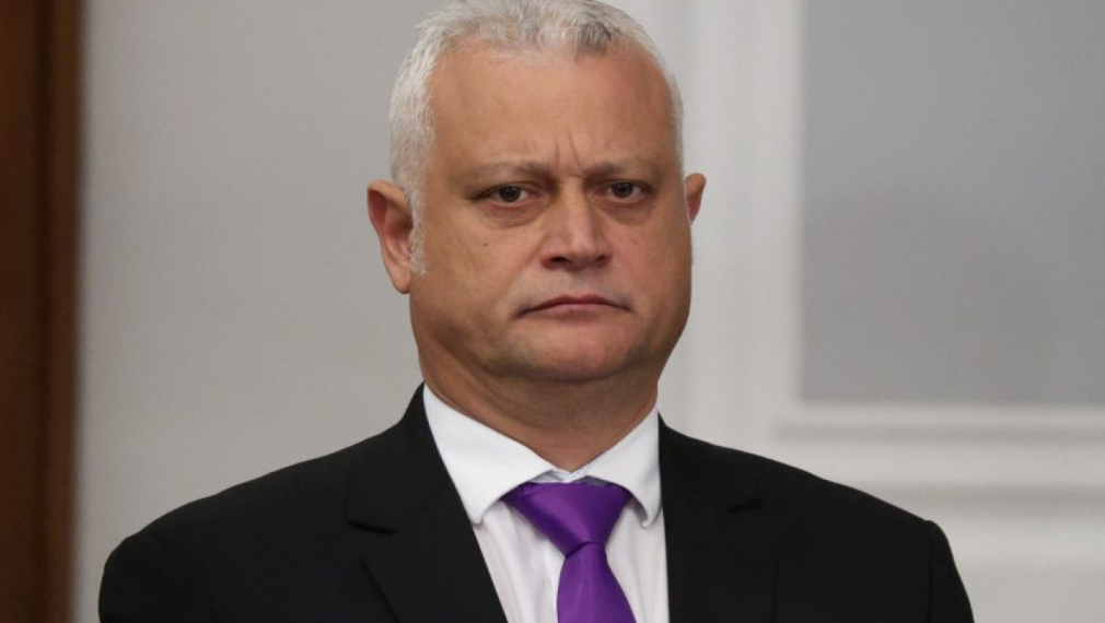 Вътрешният министър Дечев поискал оставките на всички разследващи случая "Петрохан", ще предложи на Йотова да освободи главния секретар на МВР