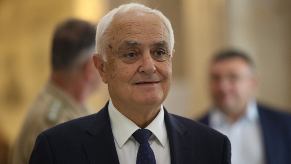 Запрянов: Самолетите на САЩ са тук за учение, не заради Иран, нямаше паркоместа на "Враждебна"