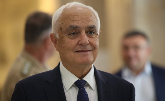 Запрянов: Самолетите на САЩ са тук за учение, не заради Иран, нямаше паркоместа на "Враждебна"