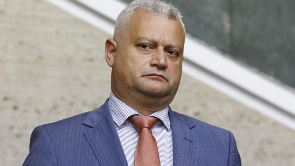 Дечев поиска оставката на главния секретар на МВР час след като обяви, че няма да уволнява за „Петрохан“