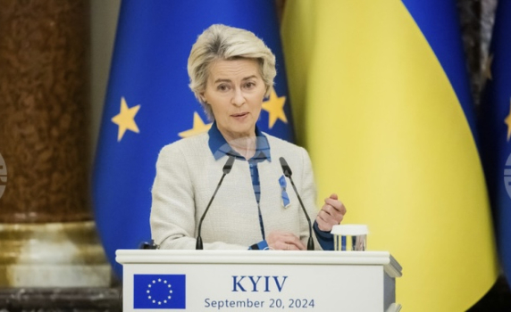 Фон дер Лайен пристигна в Киев за четвъртата годишнина от руската офанзива
