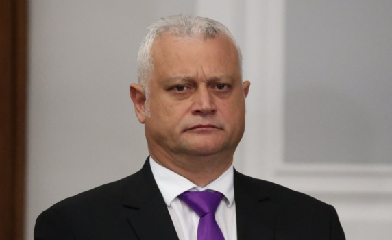 СГП разпореди проверка за действия на вътрешния министър Емил Дечев за "Петрохан"