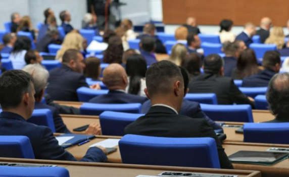 Парламентът отхвърли ветото на Йотова за избирателните секции в чужбина