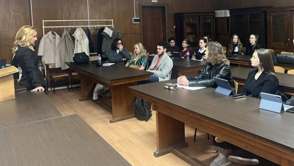 Мария Цънцарова води курс по „Политическа журналистика“ във Факултета по славянски филологии на СУ