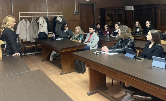 Мария Цънцарова води курс по „Политическа журналистика“ във Факултета по славянски филологии на СУ