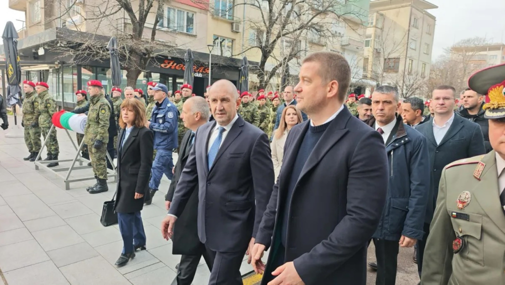 Румен Радев и кметът Живко Тодоров от ГЕРБ заедно в Стара Загора за Националния празник