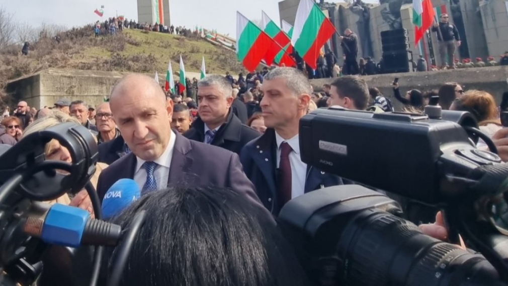 Радев: Изборите поставят страната пред два пътя - или прогресивна България, или олигархия
