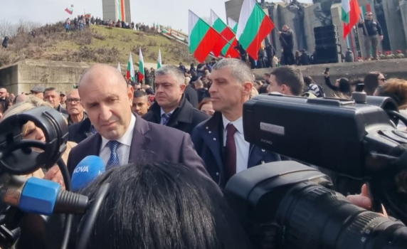 Радев: Изборите поставят страната пред два пътя - или прогресивна България, или олигархия