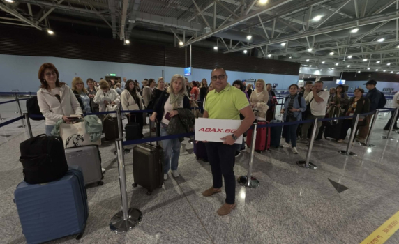 Първи полет с българи от Дубай се очаква да кацне във Варна днес