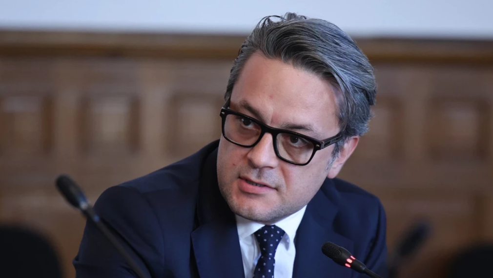 Тома Биков: Кабинетът "Гюров" е пълен фарс