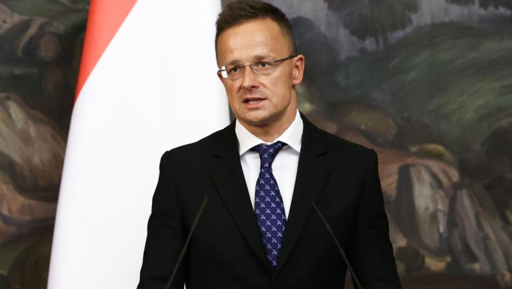 Сиярто: Украинците си загубиха ума след освобождаването на двама унгарци от Русия
