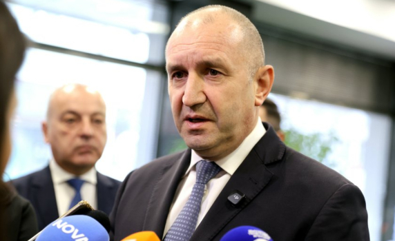 Радев: Лъгаха ни, че еврото няма да оскъпи живота - сега ни лъжат, че няма опасност от Иран