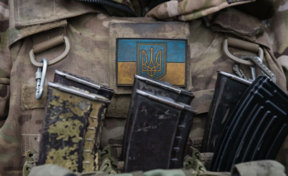 Двама пенсионирани украински военни са задържани за шпионаж край военен обект у нас