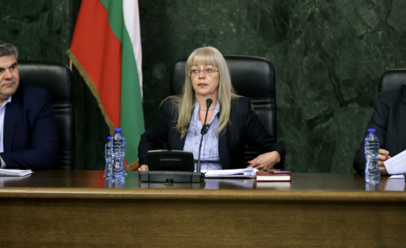 Прокуратурата: Няма следи от външна намеса при смъртта на тримата от Петрохан и тримата в кемпера. Кучетата са изгорели живи при пожара в хижата