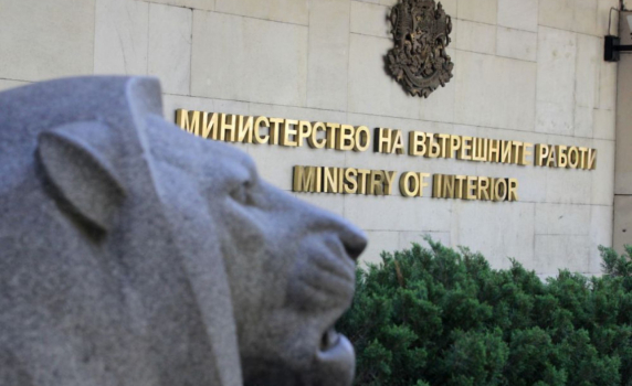 МВР потвърди информацията на „Гласове“ за нов пожар в хижата на Петрохан и опроверга министъра си, който заяви, че не знае за такъв