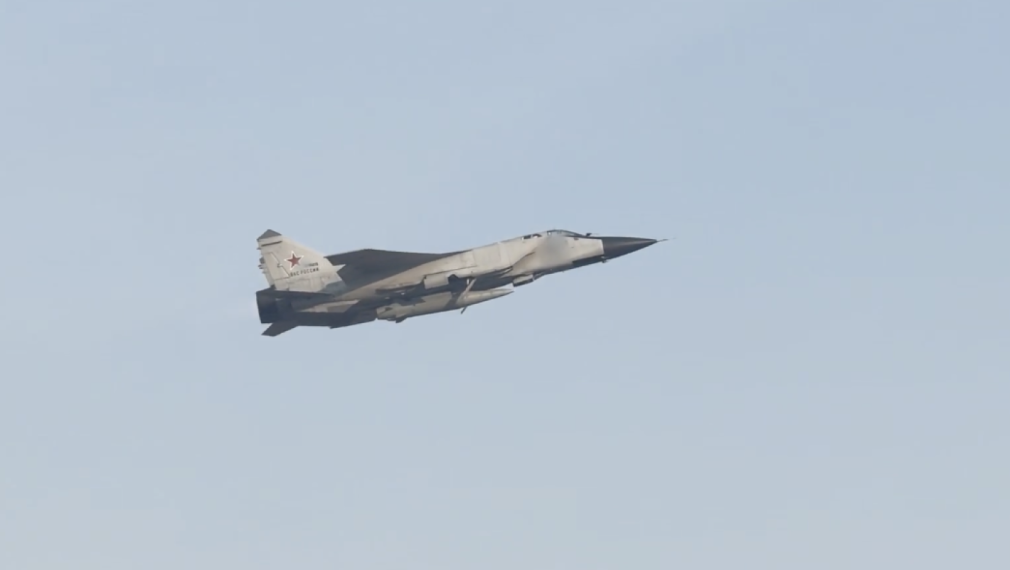 Руски самолети МиГ-31 с ракети "Кинжал" прелетяха над Японско море