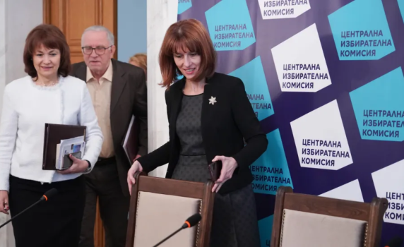 Изтеглиха номерата за изборите: Радев - 21, ГЕРБ - 15, ПП-ДБ - 7, ДПС - 17, "Възраждане" - 8
