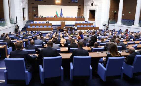 Парламентът единодушно: България иска временно спиране на въглеродните квоти на ЕС