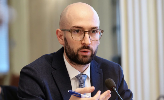 Министър Клисурски: Бюджетът е на автопилот, дефицитът е рекорден