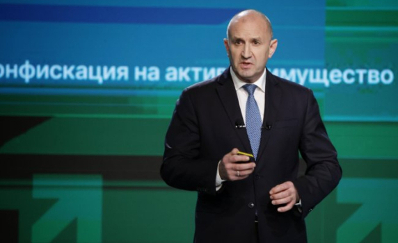 Радев е събрал почти 530 хил. евро от дарения