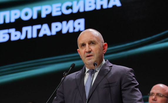 Радев направи крачка към учредяването на партията си