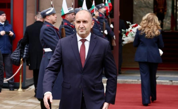 "Ройтерс": Партията на проруския бивш президент Румен Радев спечели с лекота изборите
