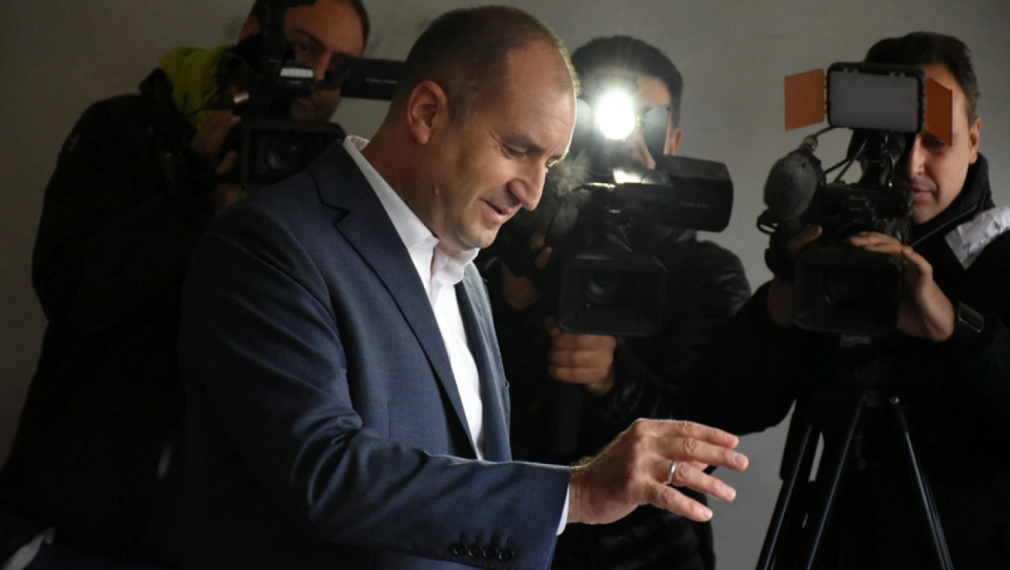 Радев печели 30 от 31 МИР, включително цяла София, Пеевски е първи в Кърджали