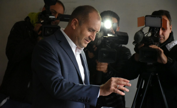 Радев печели 30 от 31 МИР, включително цяла София, Пеевски е първи в Кърджали