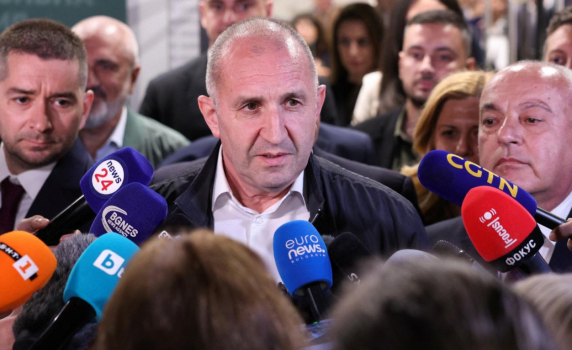 Euractiv: ЕП се опасява, че победата на Радев ще наруши доставките на оръжие за Украйна