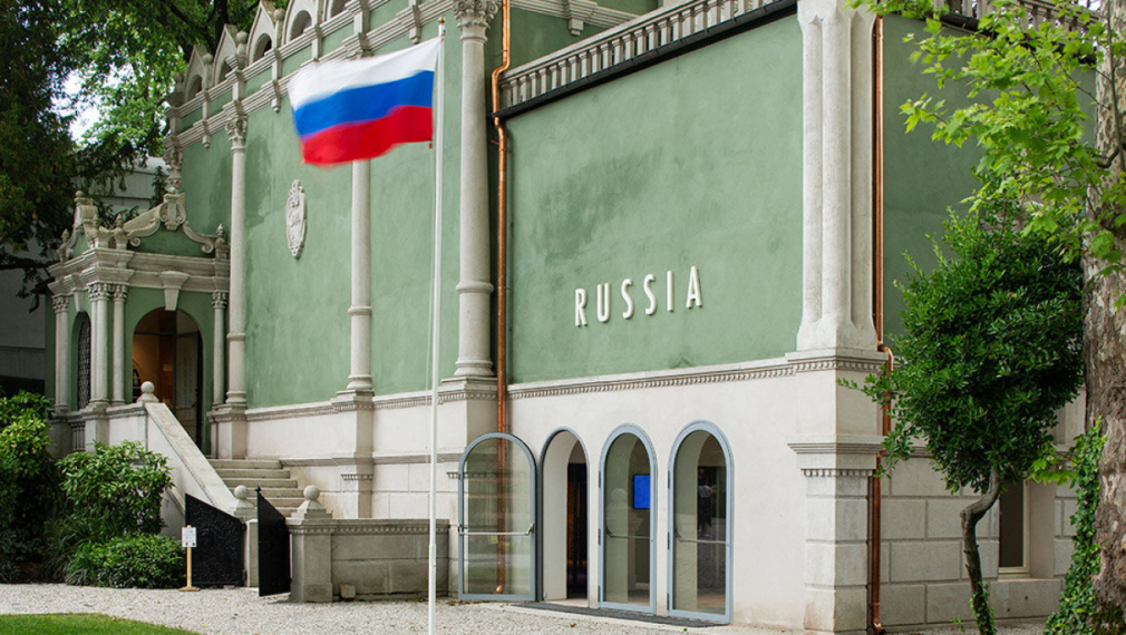 ЕК спира 2 млн. евро за Венецианското биенале заради връщането на руския павилион