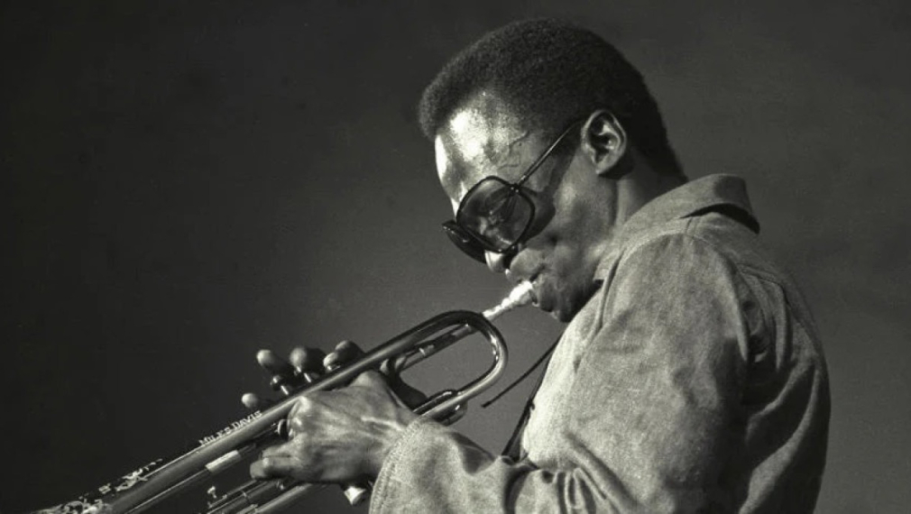 Miles Davis - Mr. Pastorius