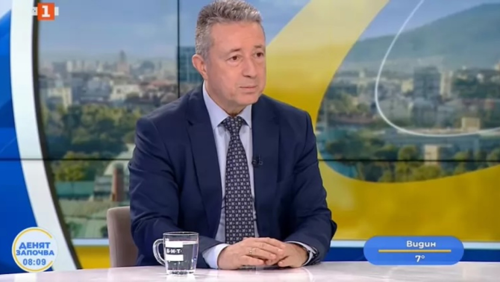 Проф. Янаки Стоилов за проукраинския декор на БНТ: Не е ли време да го смените?