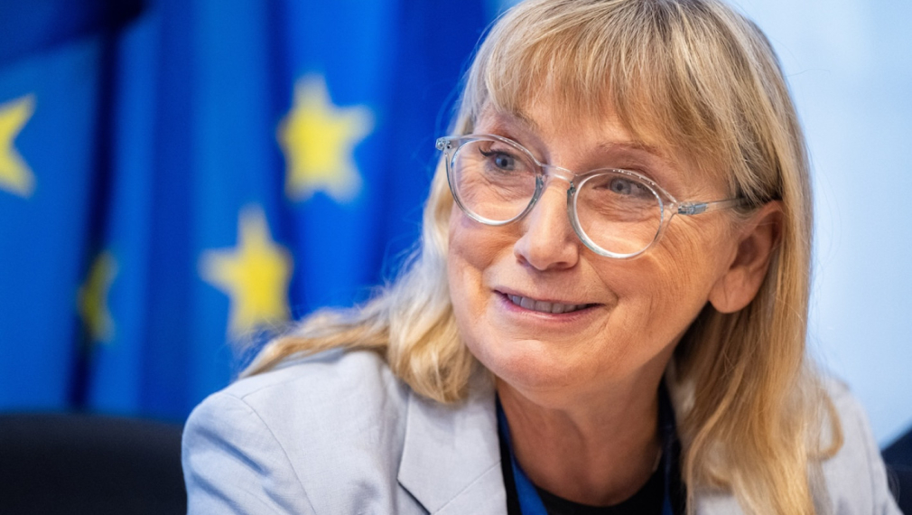 Елена Йончева: Подготвям резолюция за пазара на мед в ЕС