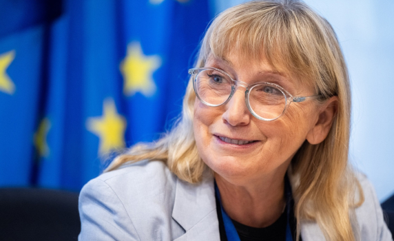 Елена Йончева: Подготвям резолюция за пазара на мед в ЕС