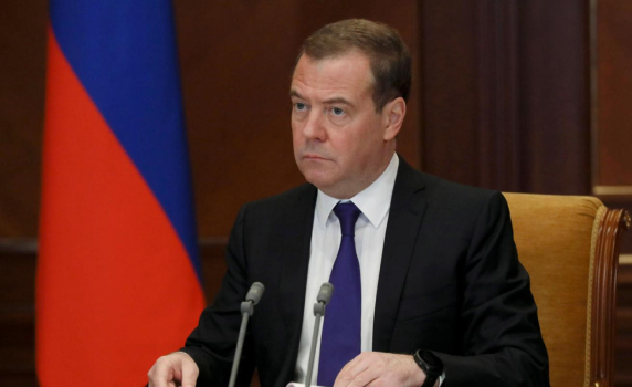 Медведев: Начело на Европа стоят идиоти. Америка е основният ни съперник