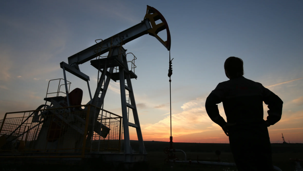 ОПЕК+ вдига добива на нефт. Русия: цените ще растат още при нови украински удари