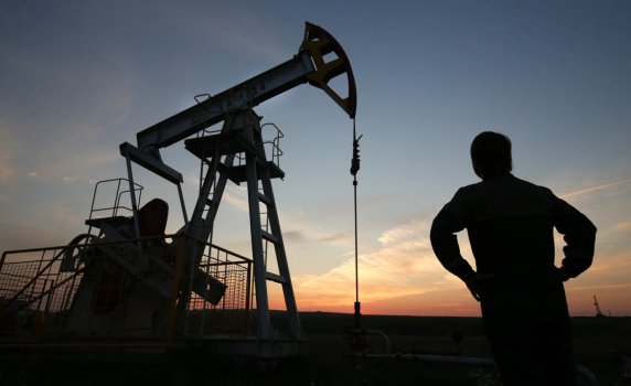 ОПЕК+ вдига добива на нефт. Русия: цените ще растат още при нови украински удари
