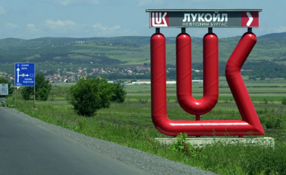 "Лукойл" отговаря на "Гласове": Румен Спецов изпълнява фирмените правила, правите политически интриги