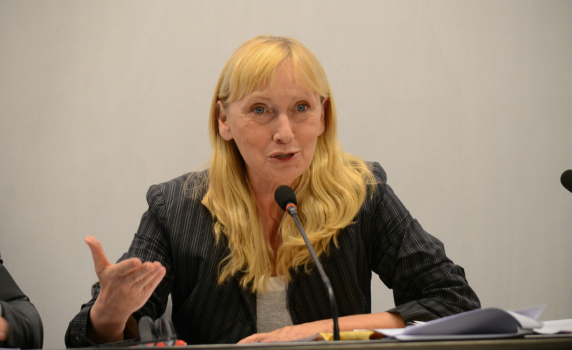 Елена Йончева говори в ЕП за безпрецедентния натиск върху избирателите по време на кампанията в България