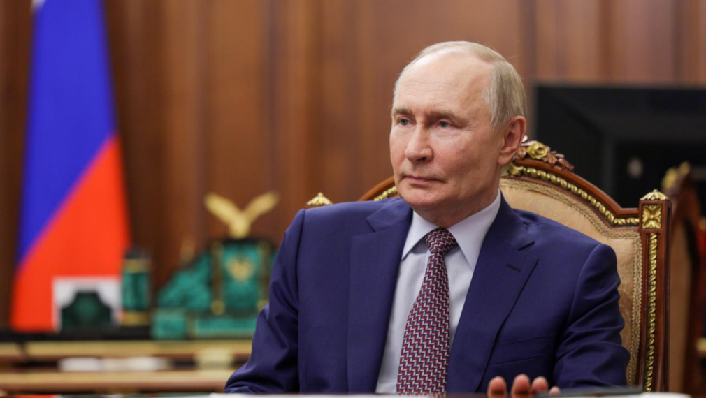 Кремъл пусна видео на Путин, който шофира в Москва, след съобщения на Запад, че се крие в бункер