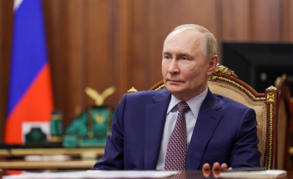 Кремъл пусна видео на Путин, който шофира в Москва, след съобщения на Запад, че се крие в бункер