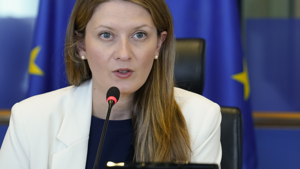 Пенкова: Законопроектът, който изготвям, ще намали трайно цените на електроенергията