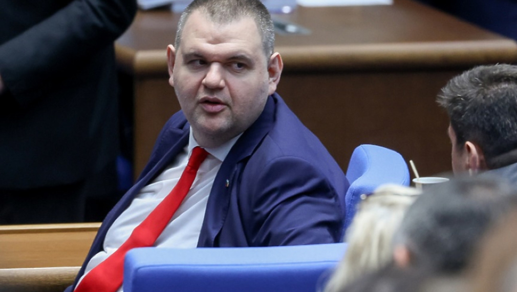 Свалиха охраната на Пеевски от НСО. Той: Една пропагандна дъвка на ПП-ДБ отиде в кошчето