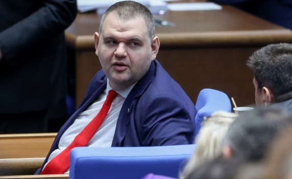Свалиха охраната на Пеевски от НСО. Той: Една пропагандна дъвка на ПП-ДБ отиде в кошчето