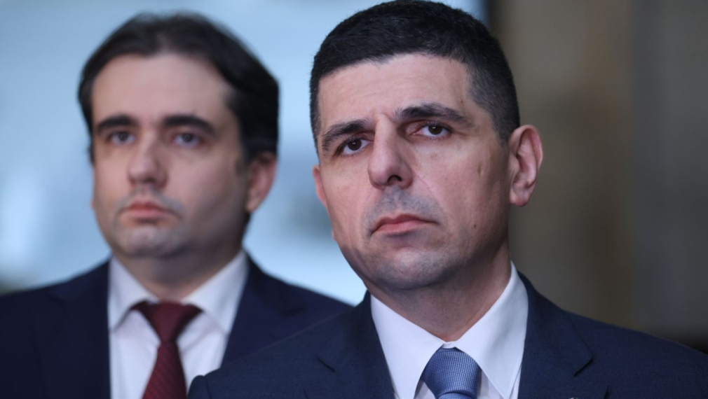 ДБ: Загрижени сме, че Радев праща само посланик на ключова среща на НАТО - от това печели Путин