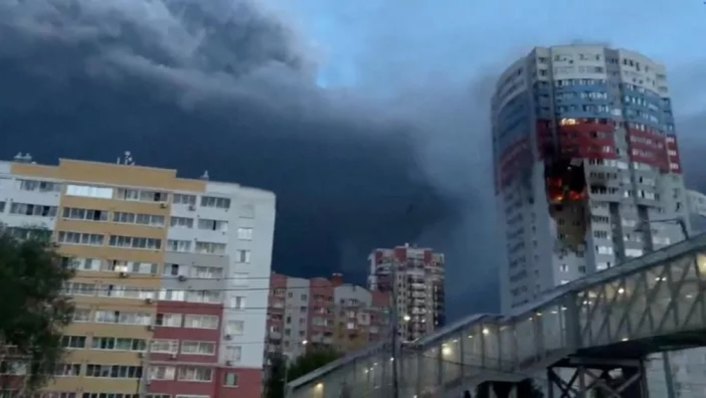 ТАСС: Украинската нощна атака с дронове беше най-голямата през 2026 г. Трима души са загинали в Москва