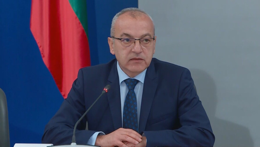 Гълъб Донев: Данъците остават без промяна, спира автоматичното вдигане на заплатите, задават се съкращения