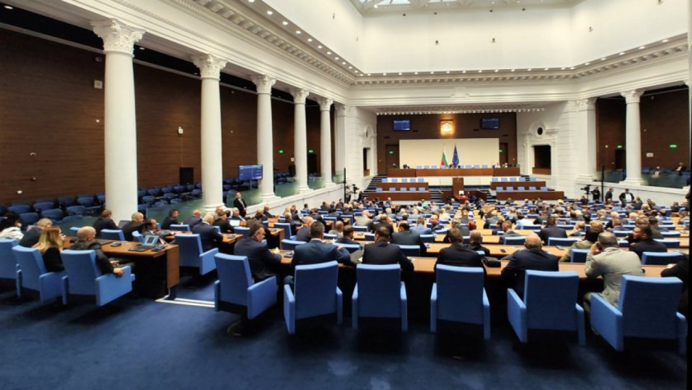 ПБ стяга работата на парламента. Опозицията: Това е диктатура!