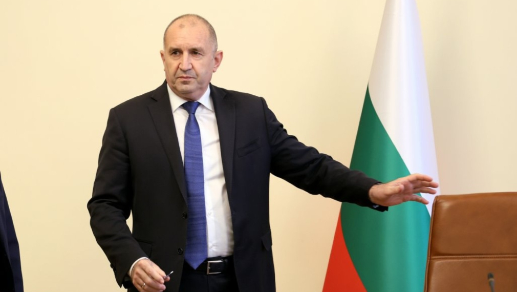 Радев: Говорих с Тръмп и Хегсет. САЩ ще поискат удължаване на престоя на военните самолети у нас. Поставих им въпроса за визите
