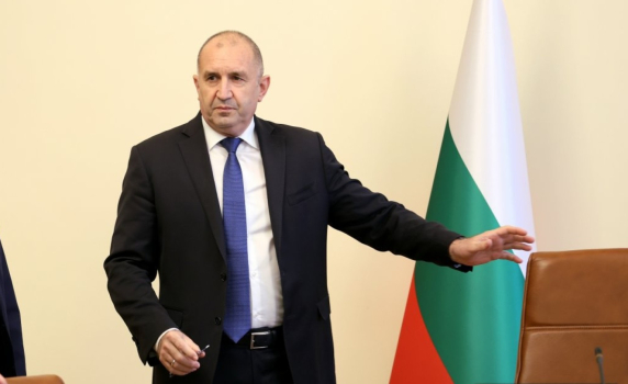 Радев: Говорих с Тръмп и Хегсет. САЩ ще поискат удължаване на престоя на военните самолети у нас. Поставих им въпроса за визите